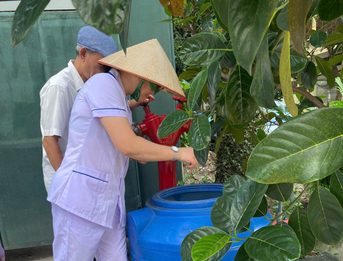 Phường Lê Chân xử lý ổ dịch ở khu vực ngõ 10 Hồ Sen. Ảnh: Phường Lê Chân