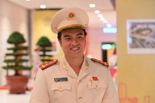 Đại úy Nguyễn Duy Tuấn Minh, Trưởng Công an phường Ô Chợ Dừa, đại biểu trẻ tuổi nhất Đại hội đại biểu Đảng bộ thành phố Hà Nội lần thứ XVIII. Ảnh: Phú Khánh