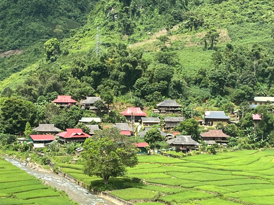 Những bản làng ở Điện Biên đang
