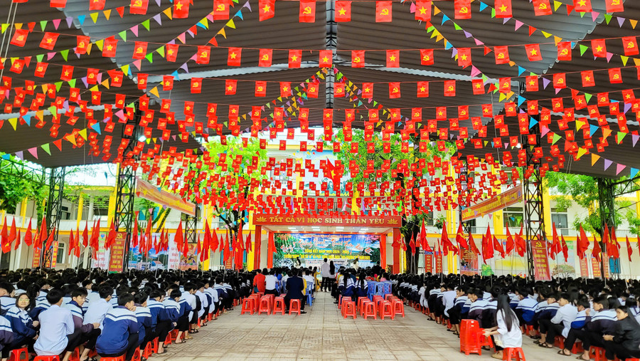 Trường THPT Cẩm Xuyên đang từng bước khẳng định sự phát triển bền vững. anh-4.jpg