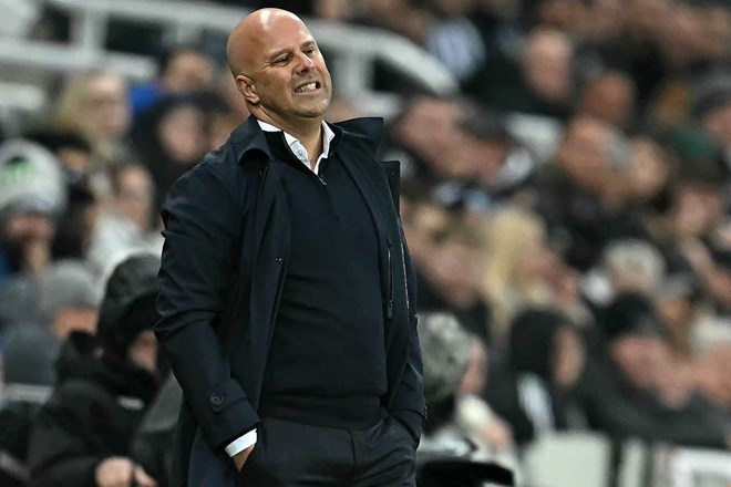 Điều Arne Slot cần làm ngay để giúp Liverpool hồi sinh