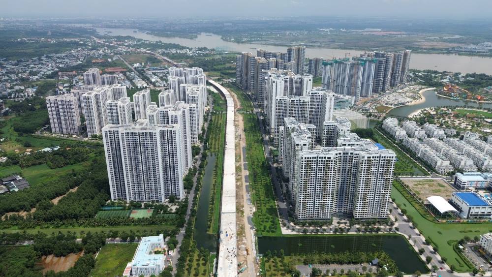 Toàn cảnh cầu cạn Vành đai 3 nhìn từ khu vực Vinhomes Grand Park nơi đang dẫn đầu tiến độ toàn dự án. Ảnh: Anh Tú