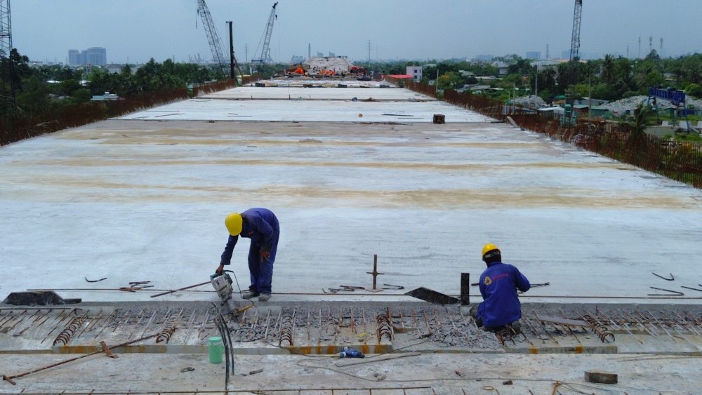 Không khí thi công khẩn trương trên công trường Vành đai 3 đoạn qua TP Thủ Đức trước đây. Ảnh: Anh Tú