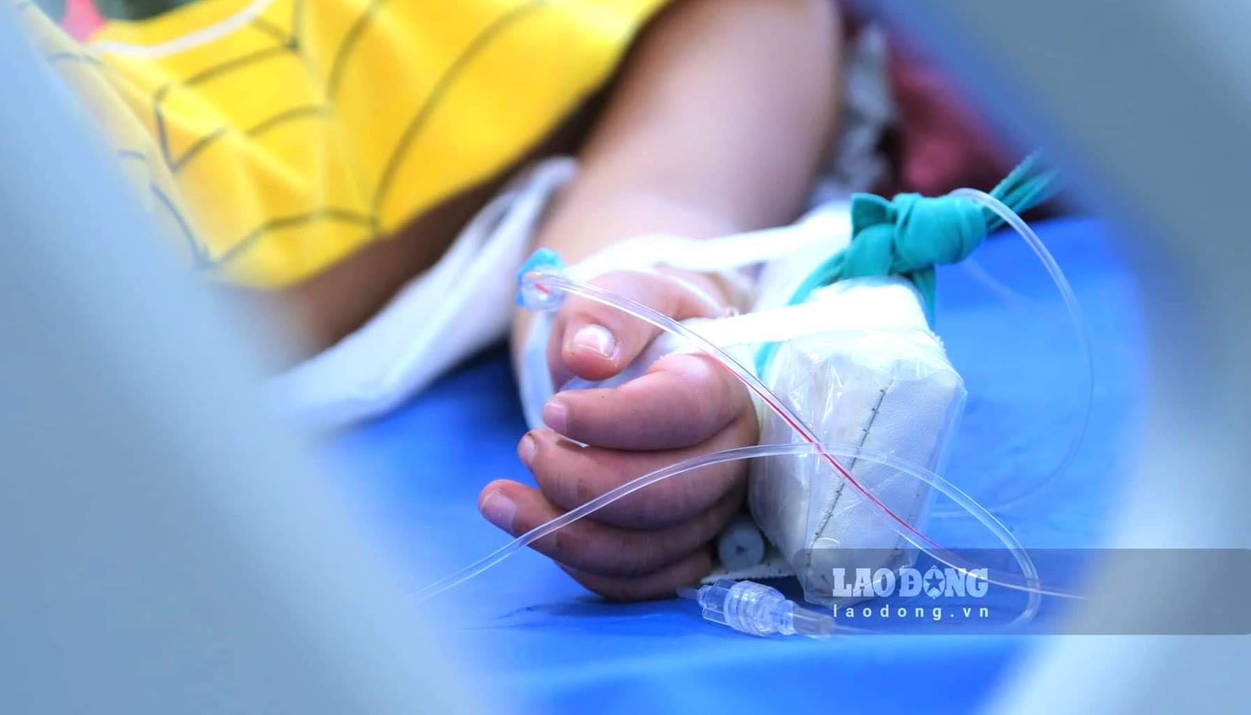 Ngành y tế Đồng Tháp tiếp tục tăng cường công tác phòng, chống sốt xuất huyết, tay chân miệng trước diễn biến bệnh phức tạp. Ảnh: Phong Linh.