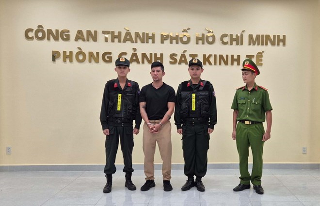 Ca sĩ Lương Bằng Quang và Ngân 98 đối diện với mức phạt thế nào?
