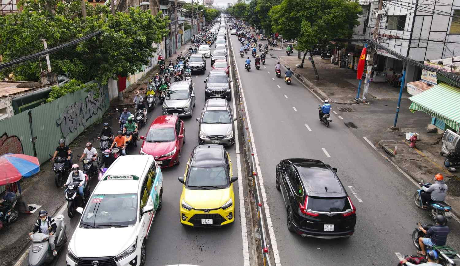 Đường Nguyễn Tất Thành sắp thoát kẹt xe với dự án gần 3.000 tỉ đồng. Ảnh: Anh Tú
