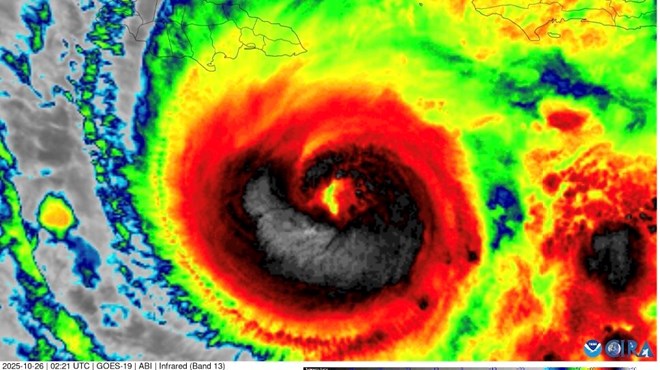 Bão Melissa cận kề cường độ cực đại, chuẩn bị đổ bộ lần đầu tiên