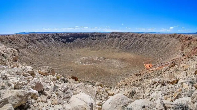 Để xác nhận tác động của tiểu hành tinh, các nhà nghiên cứu đã phân tích thạch anh để tìm các đặc điểm biến dạng phẳng. (Hình ảnh minh họa)