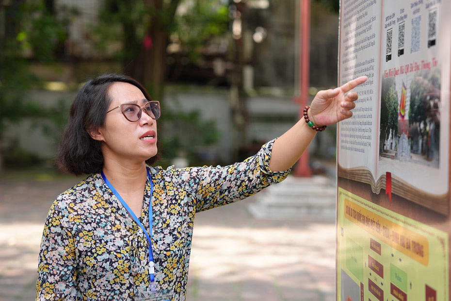 Chị Đào Thị Thu Phương chia sẻ về những thuận lợi và khó khăn khi số hóa di tích. Ảnh: Vũ Linh