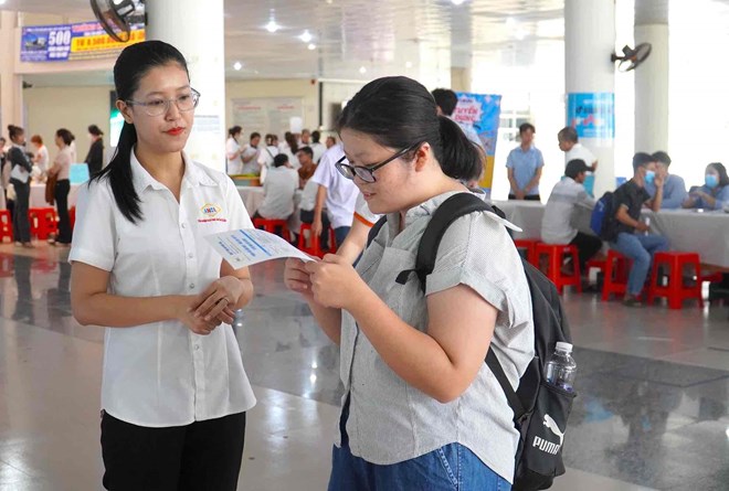 Doanh nghiệp tuyển dụng lao động tại sàn giao dịch việc làm tỉnh Đồng Nai năm 2025. Ảnh: HAC