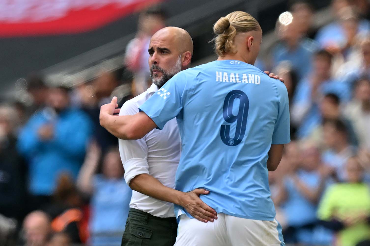 Pep Guardiola cần sớm tìm ra lời giải cho bài toán phụ thuộc vào Haaland.  Ảnh: AFP