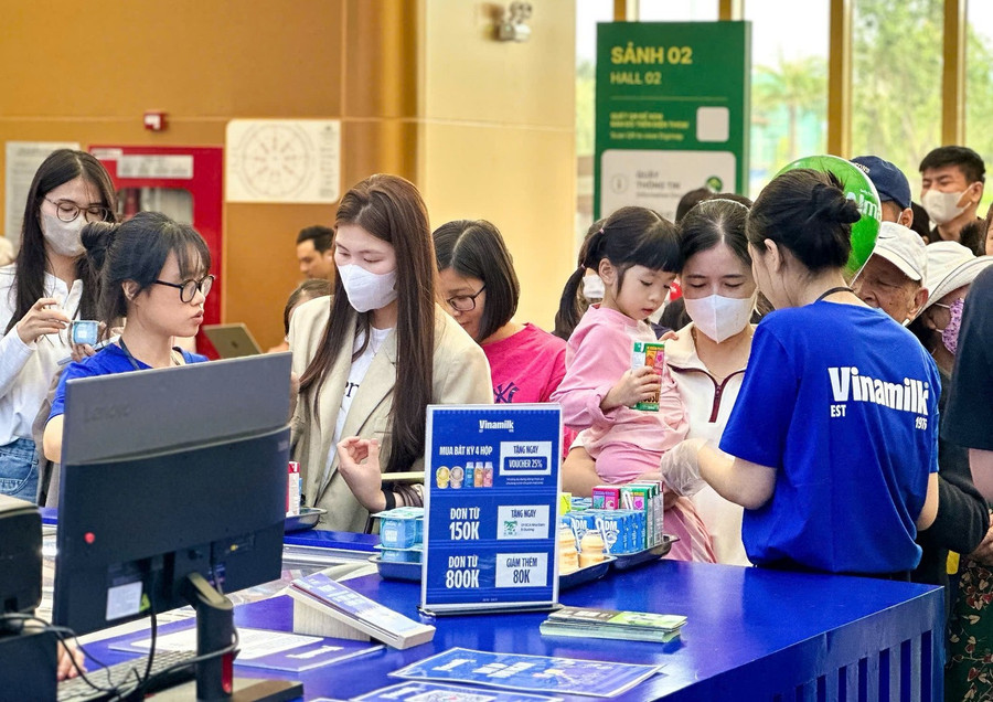 Vinamilk lan tỏa giá trị thương hiệu Việt tại Hội chợ Mùa Thu 2025