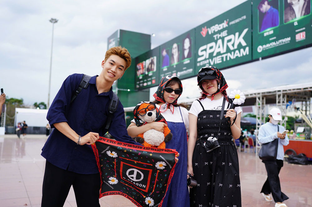 Các bạn trẻ tham gia concert K-Star Spark in Vietnam có GDragon biểu diễn tại Hà Nội hồi tháng 6.2025. Ảnh: BTC