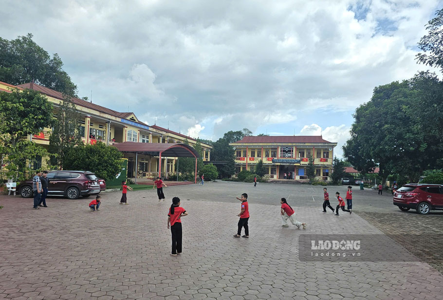 Một góc trường Trường Tiểu học và Trung học cơ sở Hán Đà. Ảnh: Bảo Nguyên