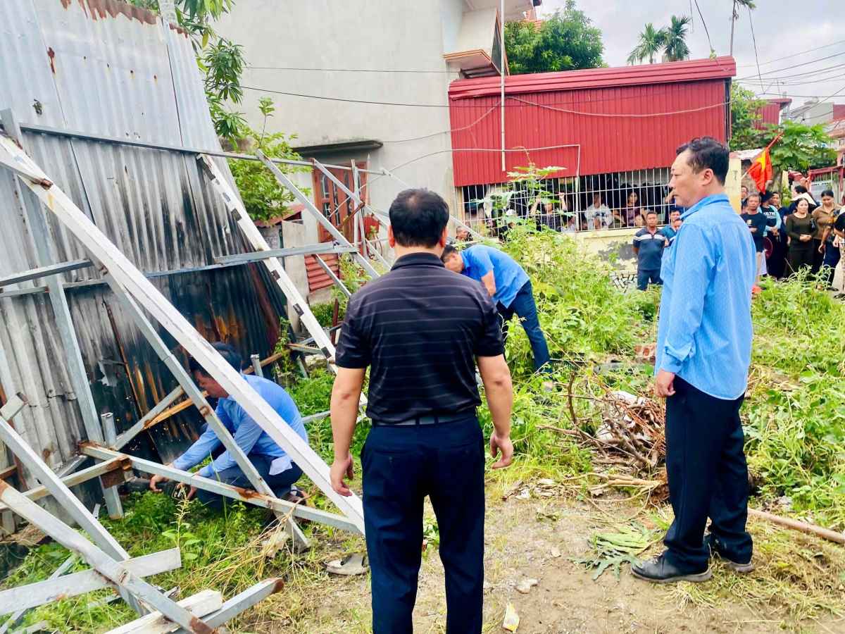 Tháo dỡ công trình trên đất công ích ở phường Hưng Đạo. Ảnh: Cổng TTĐT phường Hưng Đạo