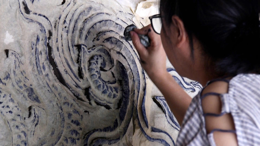 Mỗi vết khắc từ di sản văn bia là một thông điệp của cổ nhân. tu-van-bia-toi-ban-rap-4.jpg