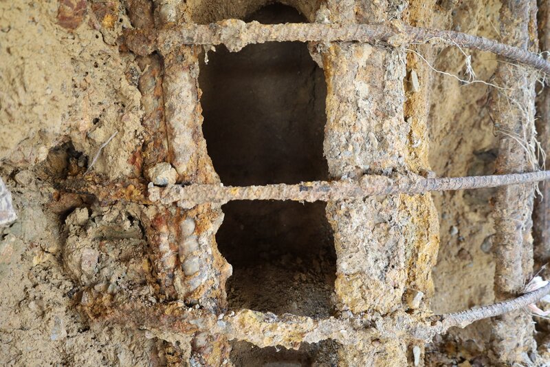 Cọc của trụ T3 cầu sông Lô trơ cốt thép. Ảnh: Tô Công.