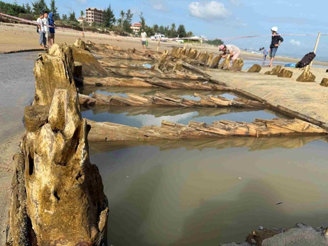 Nhiều giả thuyết lý thú liên quan đến xác tàu cổ vừa phát lộ tại Hội An