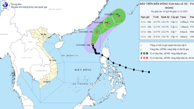 Bão số 14 Fung-wong đi chậm, giảm cấp nhưng vẫn rất mạnh trên Biển Đông