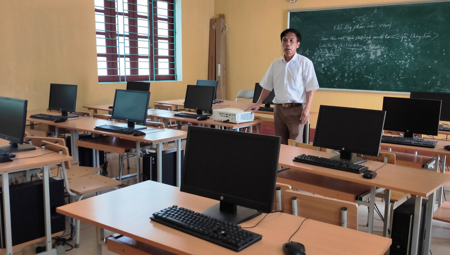 Trường Tiểu học Mường Chanh được đầu tư phòng máy tính, phục vụ công tác giảng dạy. cuoc-lot-xac-o-bien-cuong-xu-thanh-1.jpg