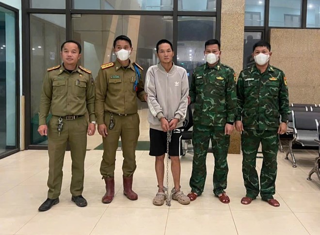 2 đối tượng trốn truy nã từ Việt Nam sang Lào bị bắt giữ