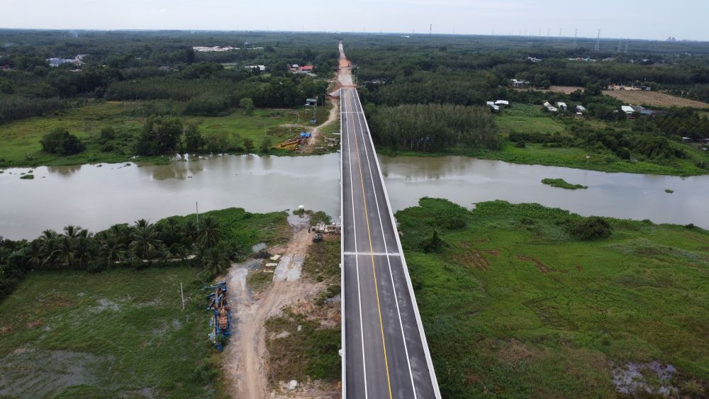 Cuối năm 2025 sẽ chính thức thông xe cây cầu vượt sông Sài Gòn. Ảnh: Đình Trọng