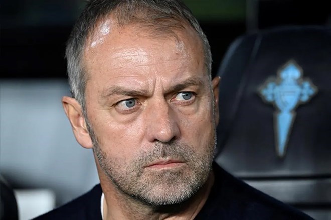 Hansi Flick hứa thay đổi Barcelona sau trận thua Chelsea