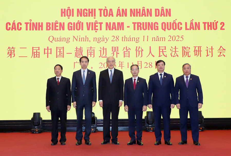 Lãnh đạo Tòa án nhân dân tối cao hai nước Việt Nam - Trung Quốc chụp ảnh chung Lãnh đạo Tòa án nhân dân tối cao hai nước Việt Nam - Trung Quốc chụp ảnh chung