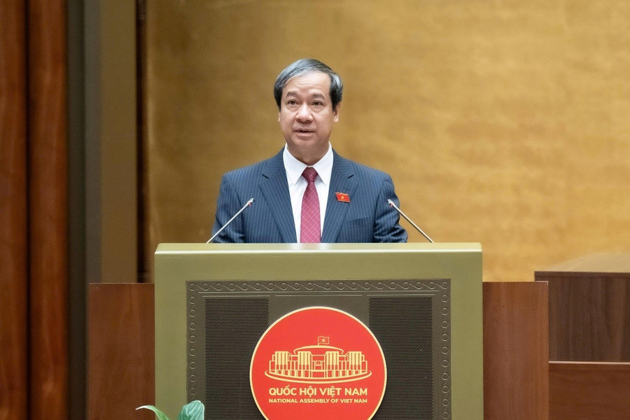 Bộ trưởng Bộ GD&ĐT Nguyễn Kim Sơn trình bày Tờ trình về chủ trương đầu tư Chương trình mục tiêu quốc gia hiện đại hóa, nâng cao chất lượng GD&ĐT giai đoạn 2026 - 2035. 1.jpg