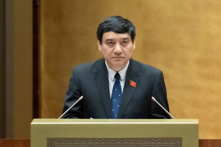 Chủ nhiệm Ủy ban Văn hóa và Xã hội của Quốc hội Nguyễn Đắc Vinh đọc Báo cáo Thẩm tra 2.jpg