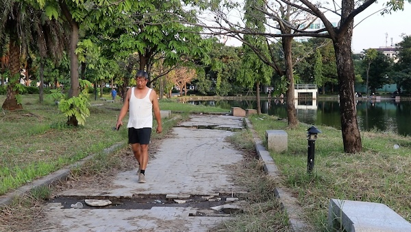 Ông Nguyễn Tuấn Việt (phường Từ Liêm) người dân thường xuyên tập thể dục tại công viên Mai Dịch. Ảnh: Mỹ Linh