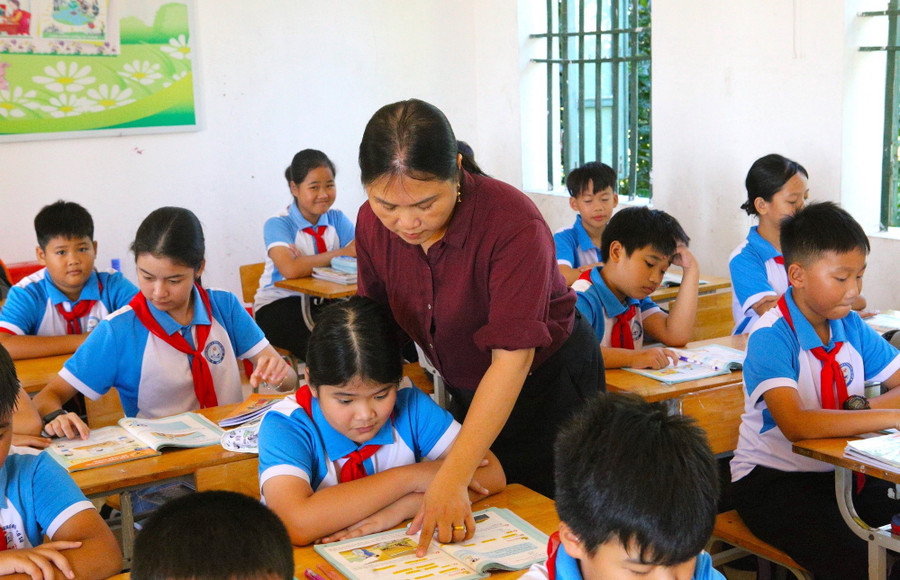 Từ đầu năm học, Ban giám hiệu Trường Tiểu học và THCS An Vũ (xã Phụ Dực) đã xây dựng kế hoạch rèn luyện phát âm đúng, chuẩn cho học sinh. Ảnh: Đinh Chiến huong-toi-moi-truong-ngon-ngu-chuan-1.jpg