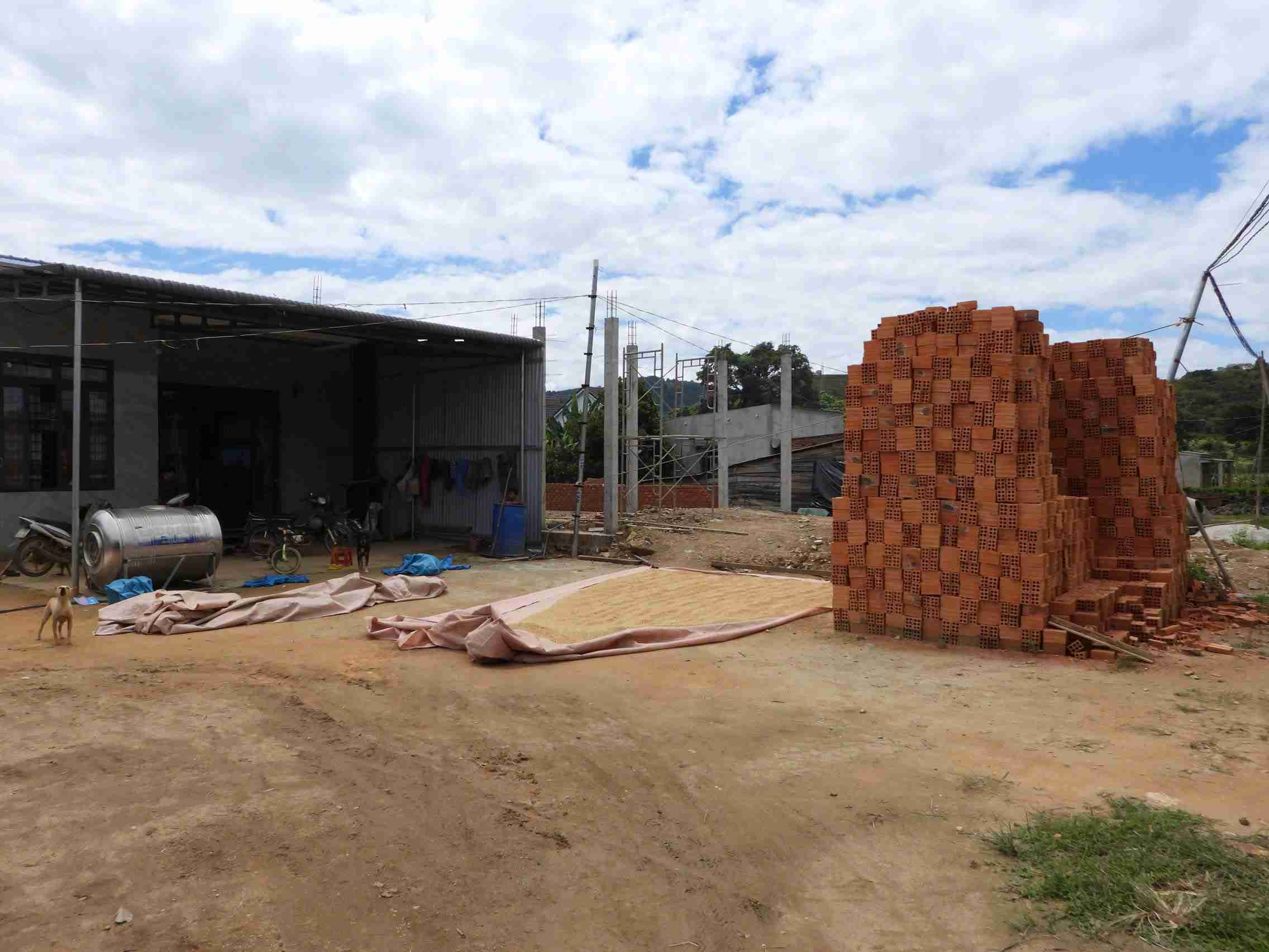 Nhờ cách làm cụ thể, gần dân và hiệu quả của đội ngũ người uy tín, Quảng Phú đang từng bước biến quyết tâm giảm nghèo thành hiện thực. Ảnh: Bảo Lâm