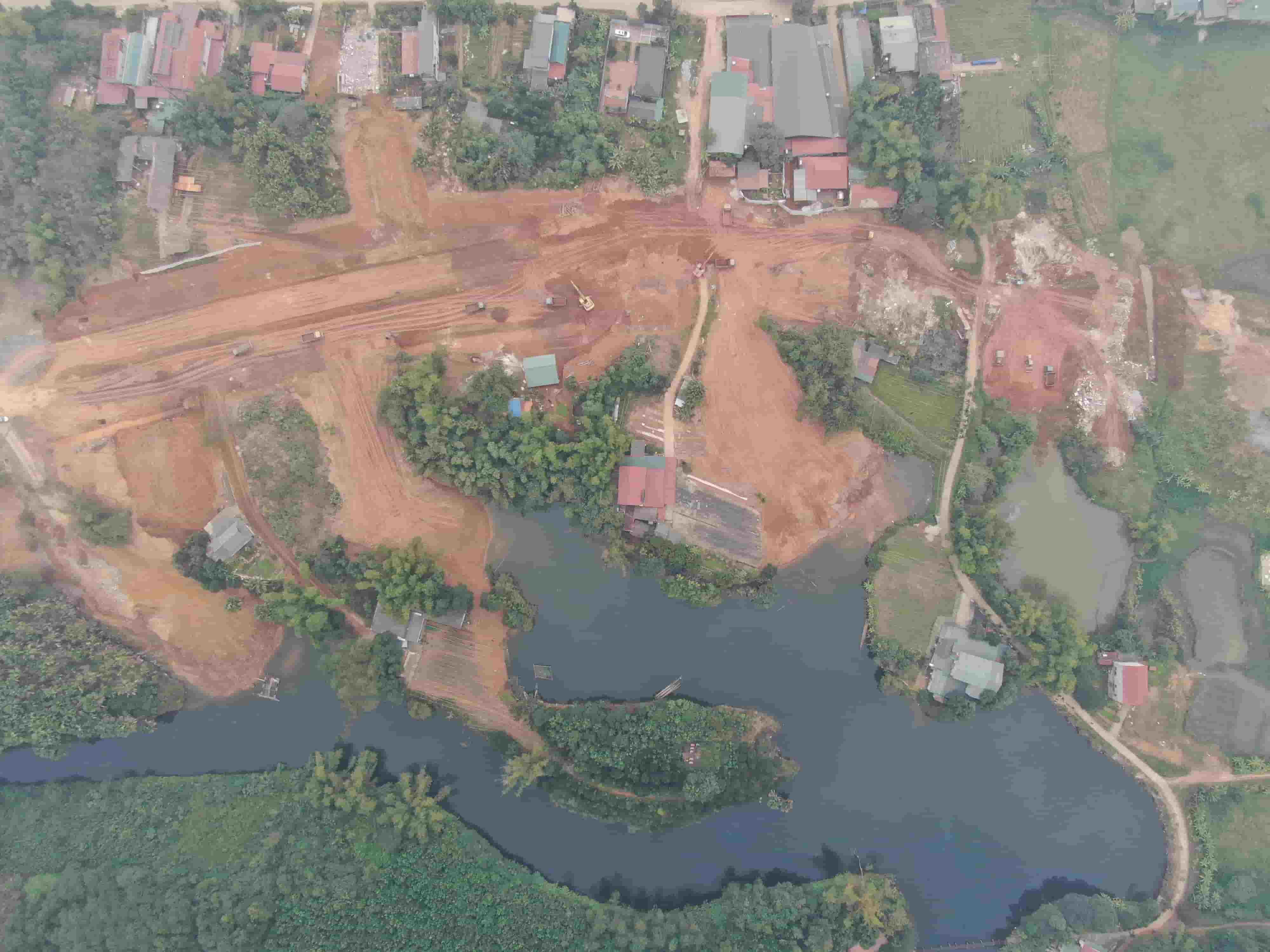 Toàn cảnh khu vực hồ thủy lợi đập Đầm Xanh bị san lấp, lấn chiếm trái phép. Ảnh: Văn Đức