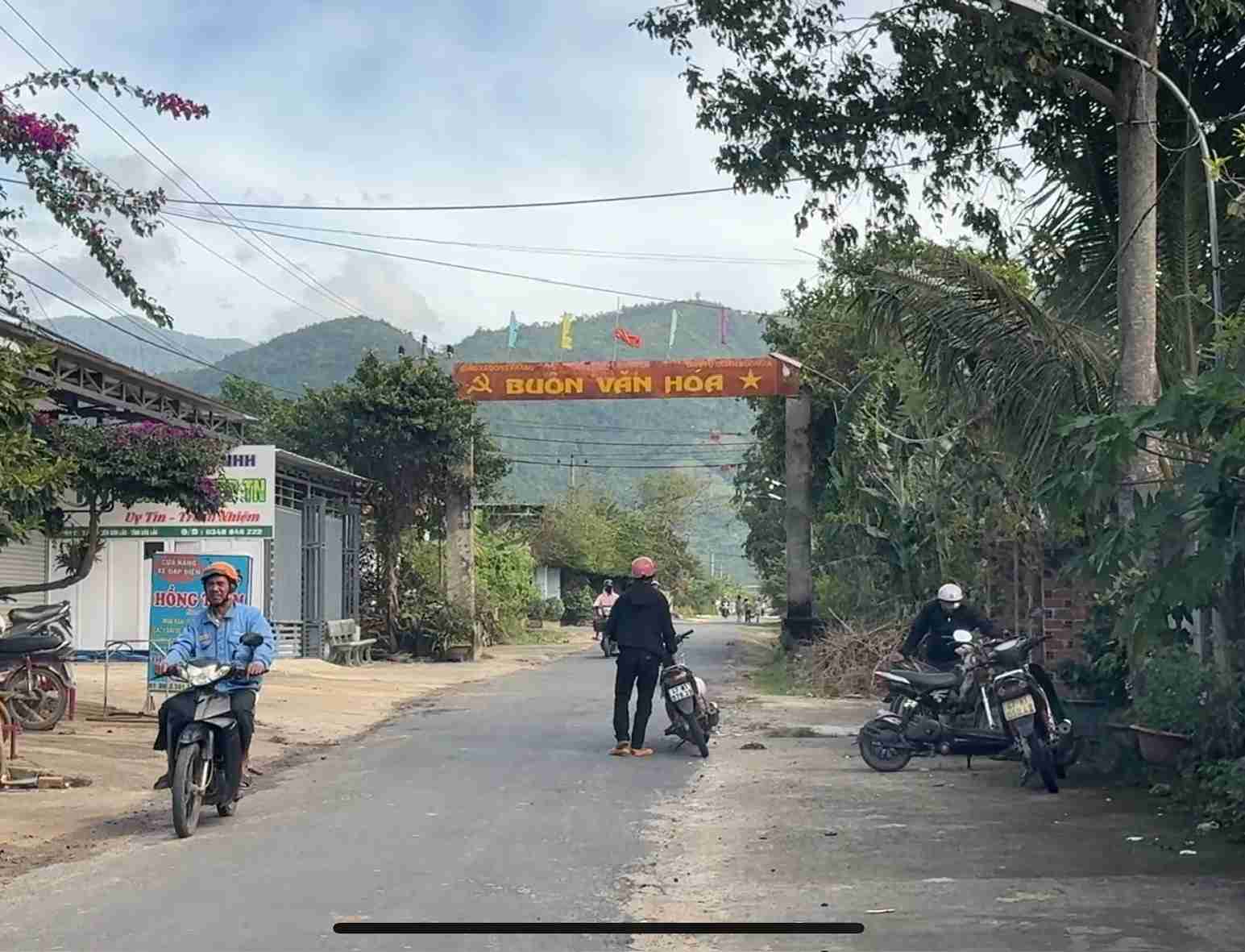 Địa phương xây dựng đội ngũ cán bộ, công chức, viên chức có năng lực, bám sát cơ sở và nắm chắc tình hình đời sống người dân để tuyên truyền, phổ biến chính sách giảm nghèo hiệu quả.