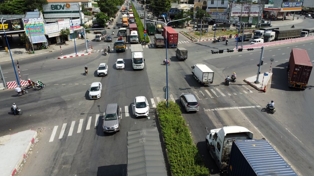 Nút giao đường Mỹ Phước Tân Vạn với đường ĐT 743 dự kiến sẽ được xây dựng cầu vượt. Ảnh: Đình Trọng