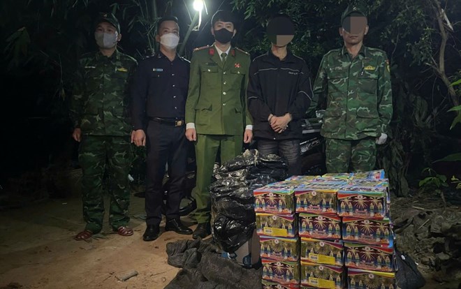 Bắt hơn nửa tấn pháo lậu ở biên giới Quảng Trị