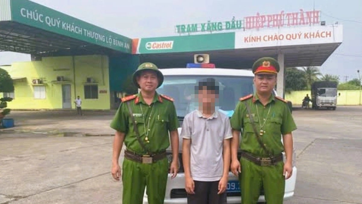 Đầu tháng 12.2025, Công an tỉnh Đồng Nai hỗ trợ đưa Hảng A Chù (18 tuổi, quê tỉnh Lào Cai) về nhà khi nạn nhân bị lừa bán sang Campuchia với lời hứa hẹn “việc nhẹ, lương cao“. Ảnh: Công an tỉnh Đồng Nai