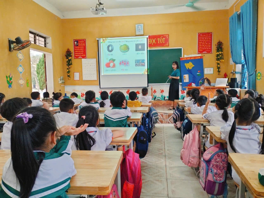 Giờ học tại Trường Tiểu học thị trấn Hạ Hòa (Hạ Hòa, Phú Thọ).