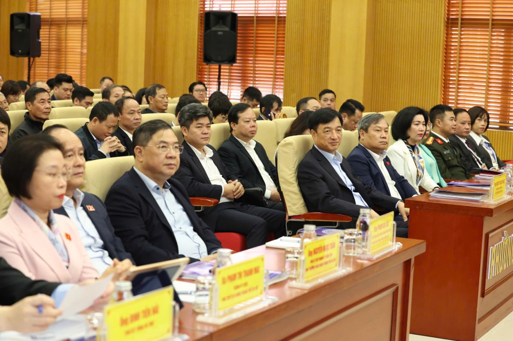 Các đại biểu tại hội nghị tiếp xúc cử tri. Ảnh: Phạm Đông