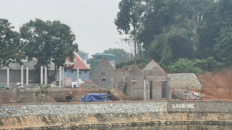 Các hạng mục đang trong quá trình tu bổ. Ảnh: Đinh Đại