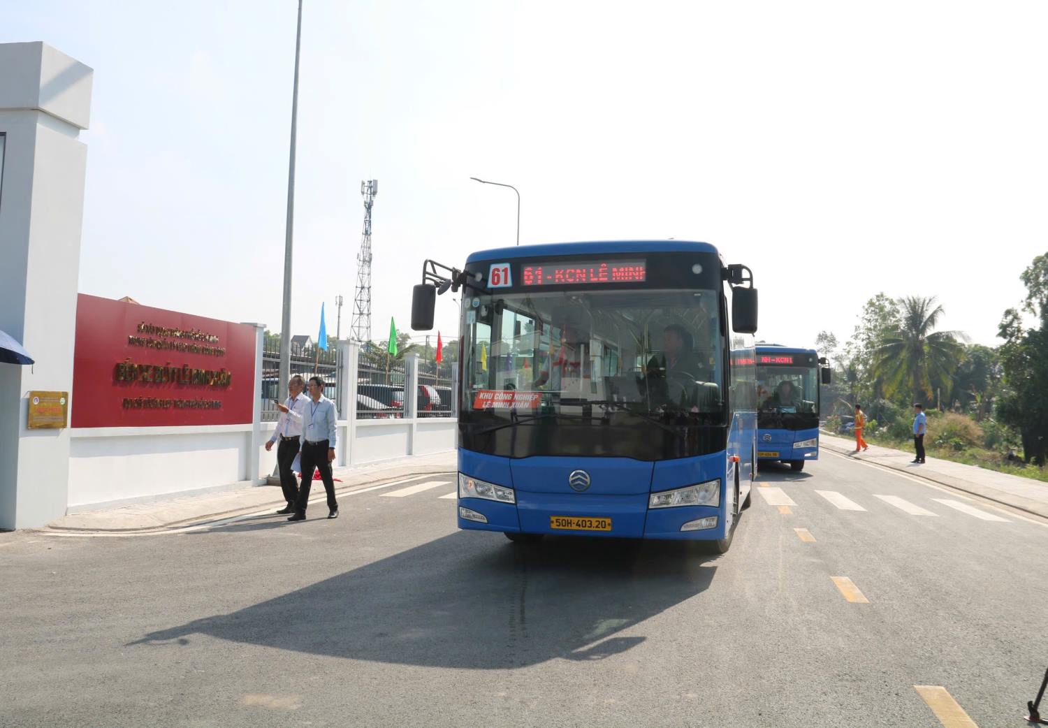 Xe buýt vào bến Lê Minh Xuân mới đưa vào khai thác. Ảnh: Minh Quân