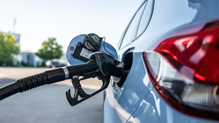 EU dự kiến nới lỏng kế hoạch của khối về việc chấm dứt bán xe chạy xăng và dầu diesel mới từ năm 2035.