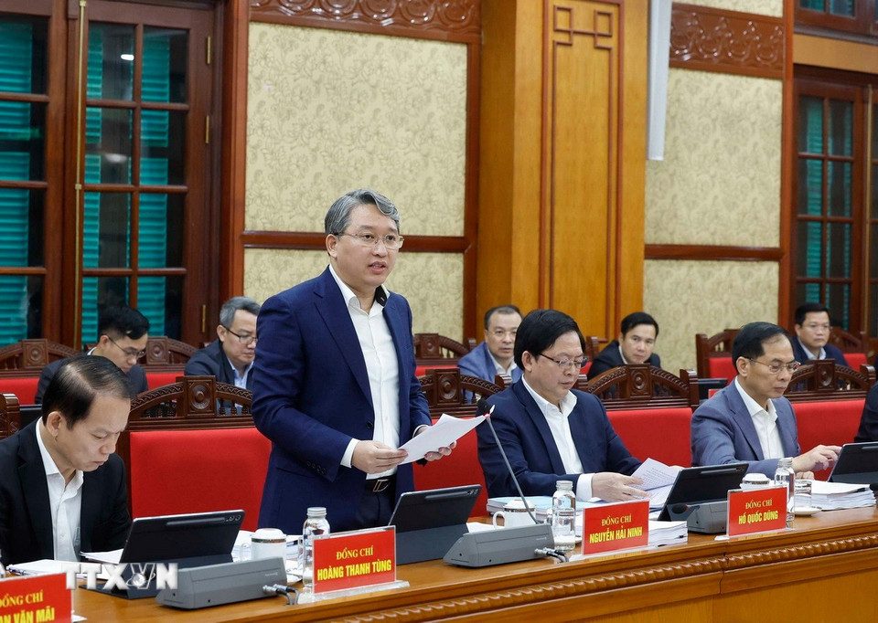 Bộ trưởng Bộ Tư pháp Nguyễn Hải Ninh phát biểu tại phiên họp. Ảnh: TTXVN