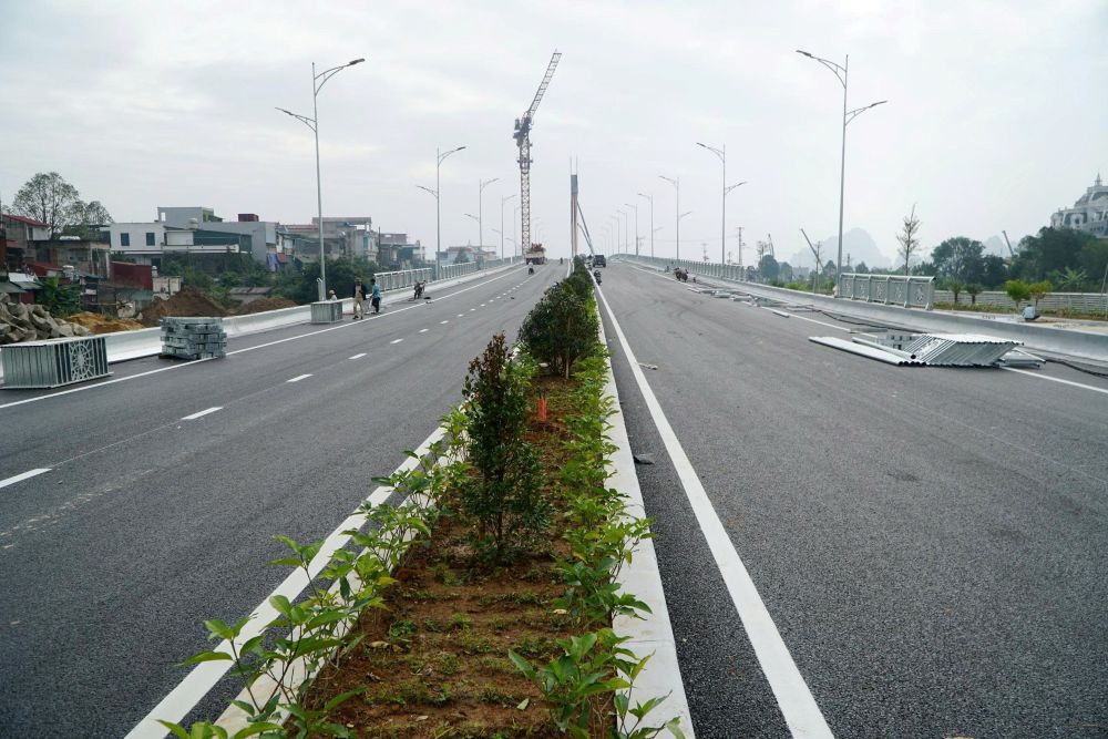 Dự án dần hoàn thiện, sẵn sàng cho việc thông xe kỹ thuật vào ngày 19.12. Ảnh: Quách Du