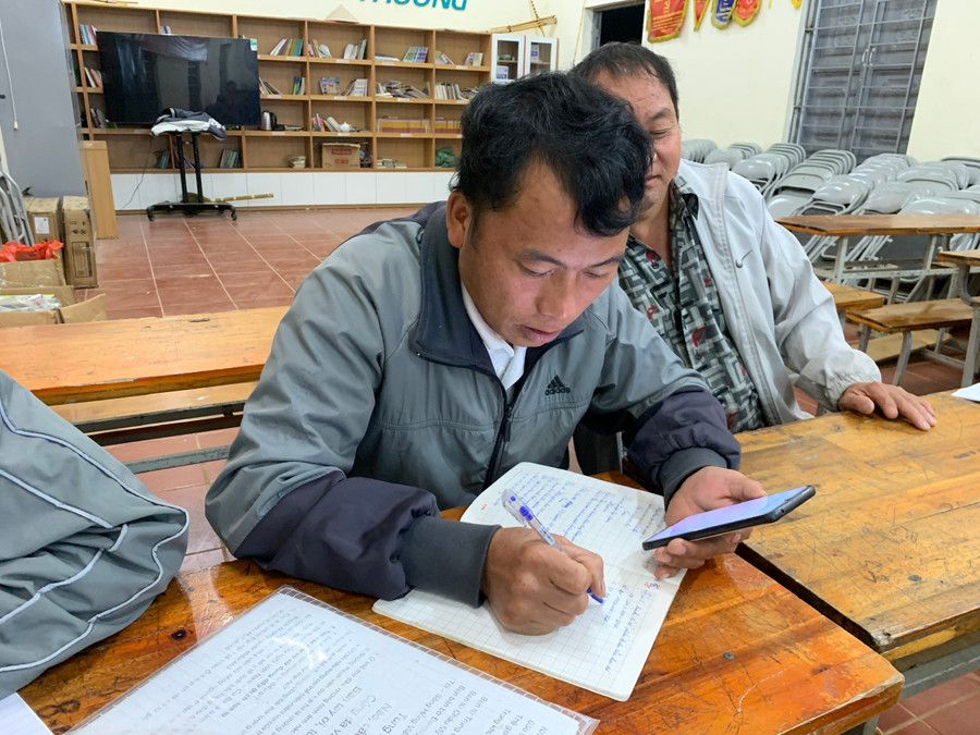 Anh Dương Văn Khìn là một trong những học viên chăm chỉ của lớp. mo-chi-2.jpg