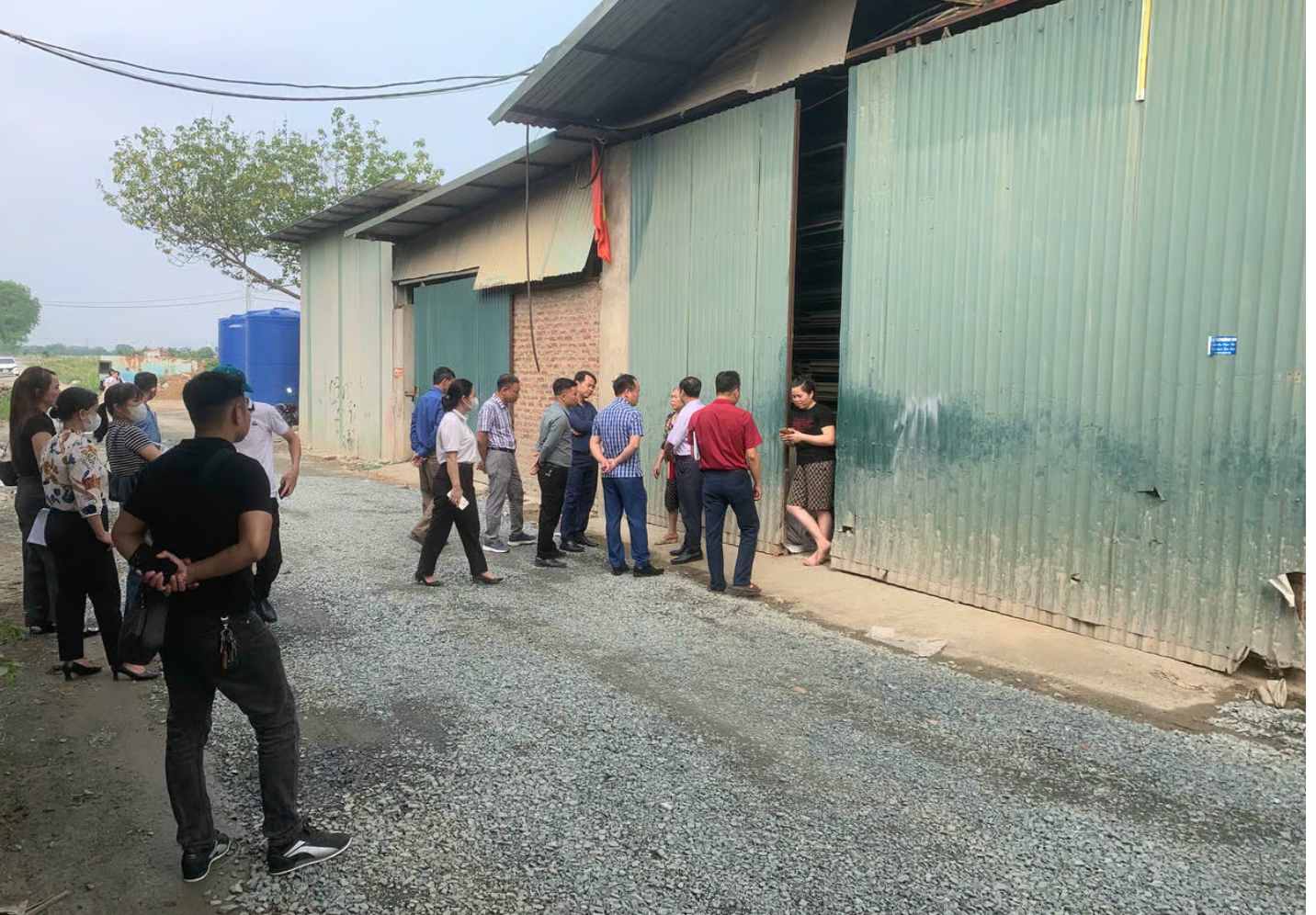 Ngày 18.12, xã Hưng Đạo tổ chức cưỡng chế các công trình vi phạm trên đất nông nghiệp tại Cụm công nghiệp Tân Hòa. Ảnh: Văn Anh