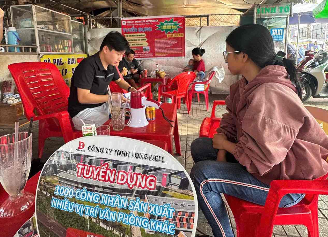 Công ty tuyển dụng lao động tại nhiều địa điểm để thuận tiện cho các ứng viên. Ảnh: HAC