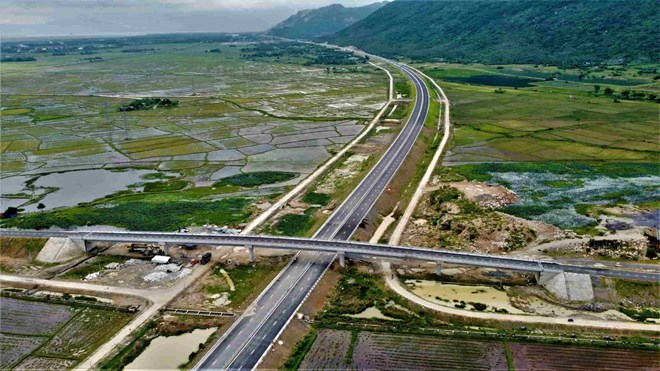 Toàn bộ tuyến cao tốc Vân Phong – Nha Trang dài 83,35km đã chính thức hoàn thành. Ảnh: Hữu Long
