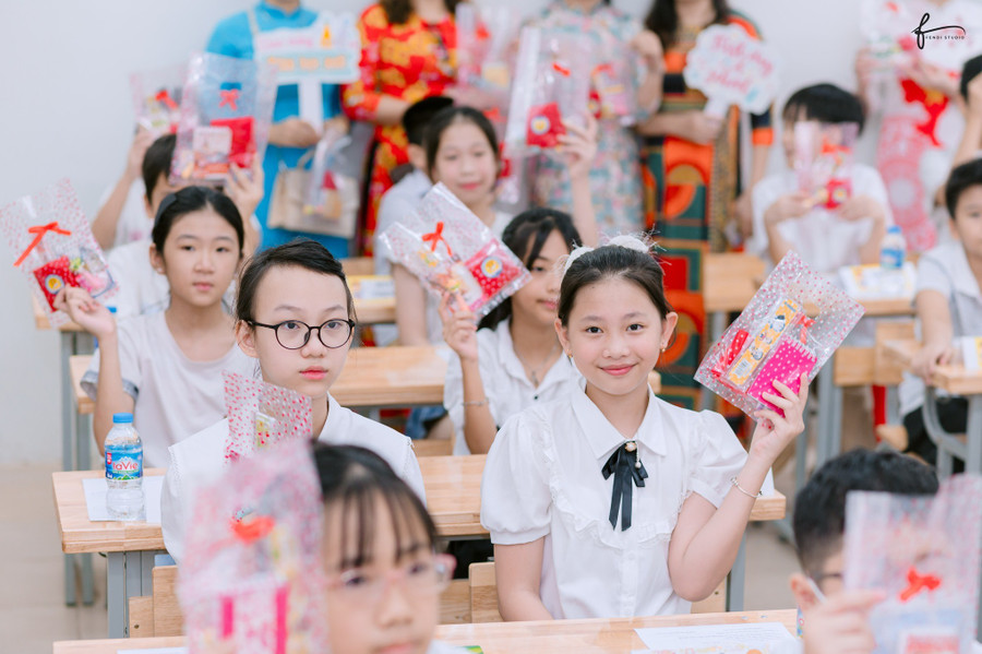 Học sinh lớp 6 tại Hà Nội trong ngày đầu năm học 2025-2026. Ảnh: Đình Tuệ.